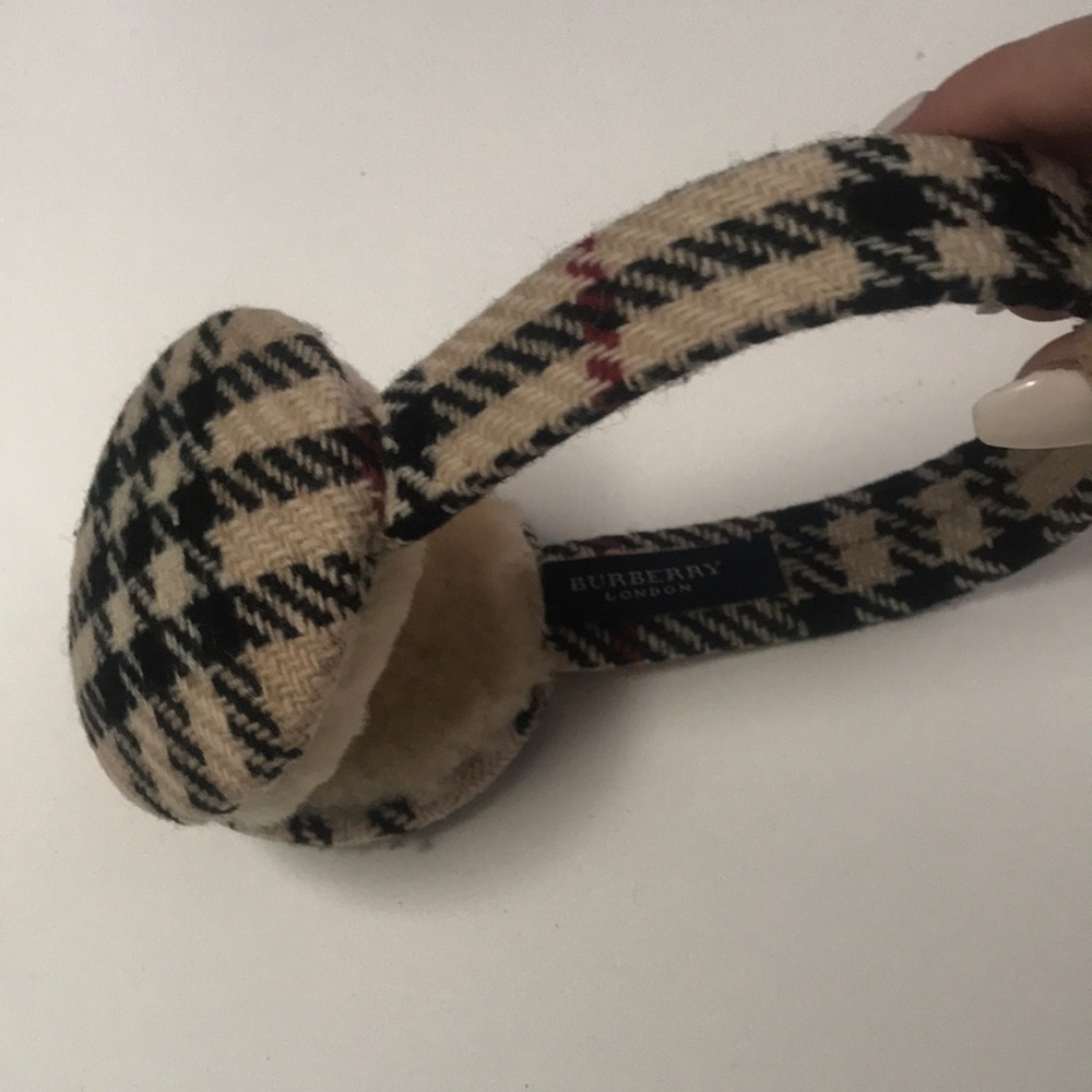 100% authentic Burberry OS ear muffs